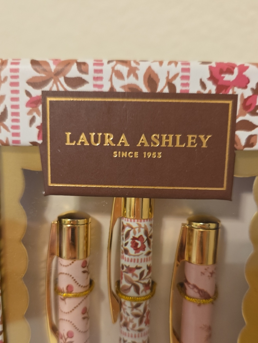 Laura Ashley Rose  Romatic Costage Pen Trio - Pink, White - Picture 2 of 4